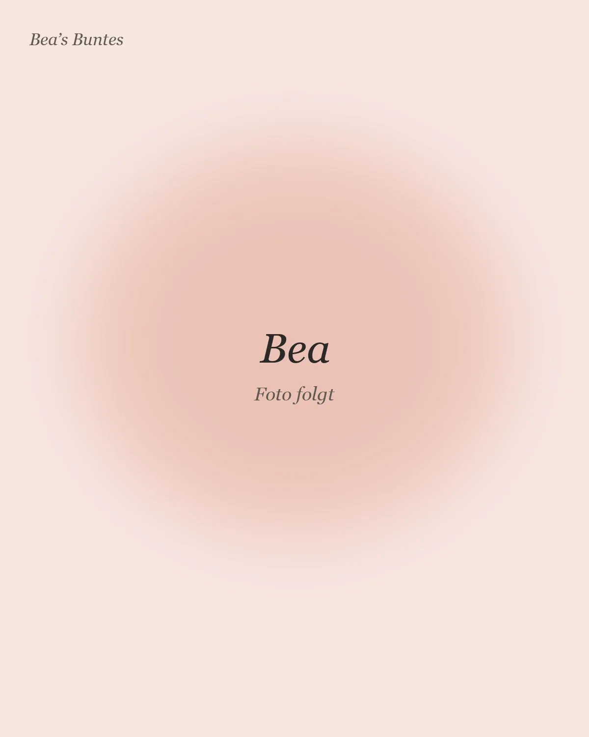 Bea in ihrer Nähstube